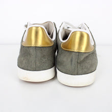 Load image into Gallery viewer, Womens ADIDAS Gazelle Trainers Grey | UK 5