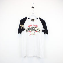 Load image into Gallery viewer, Womens MAJESTIC New York YANKEES T-Shirt White | Medium
