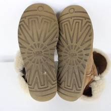 Load image into Gallery viewer, Womens UGG Boots Bailey Button Tan | UK 5
