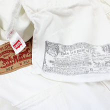 Load image into Gallery viewer, LEVIS 501 Jeans White | W36 L30
