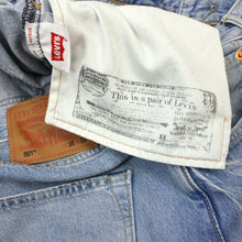 Load image into Gallery viewer, LEVIS 501 Jeans Light Blue | W36 L32
