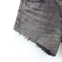 Load image into Gallery viewer, Womens LEVIS 501 Shorts Grey Charcoal | W28
