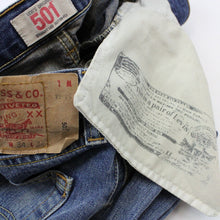 Load image into Gallery viewer, LEVIS 501 Jeans Dark Blue | W34 L34
