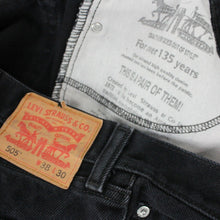 Load image into Gallery viewer, Mens LEVIS 505 Shorts Black | W38

