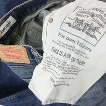 Load image into Gallery viewer, Mens LEVIS 512 Jeans Mid Blue | W32 L34
