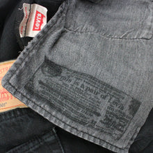 Load image into Gallery viewer, LEVIS 501 Jeans Black | W44 L34
