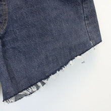 Load image into Gallery viewer, Womens LEVIS 501 Shorts Dark Blue | W26
