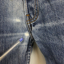 Load image into Gallery viewer, LEVIS 501 Jeans Mid Blue | W32 L30
