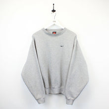 Load image into Gallery viewer, NIKE TEAM 90s Sweatshirt Grey | Large
