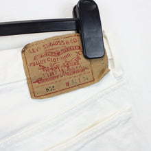 Load image into Gallery viewer, LEVIS 501 Jeans White | W33 L34
