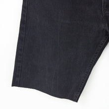 Load image into Gallery viewer, Mens LEVIS 505 Shorts Black | W38
